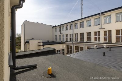 zdjęcie z uroczystego otwarcia rozbudowy i modernizacji budynku Zespołu Szk&oacute;ł Elektronicznych w Rzeszowie, fot. Grzegorz Bukała, Urząd Miasta Rzeszowa